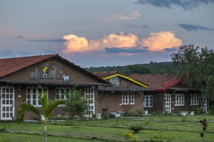 Pachmarhi Foothill Cottages by Vanyum