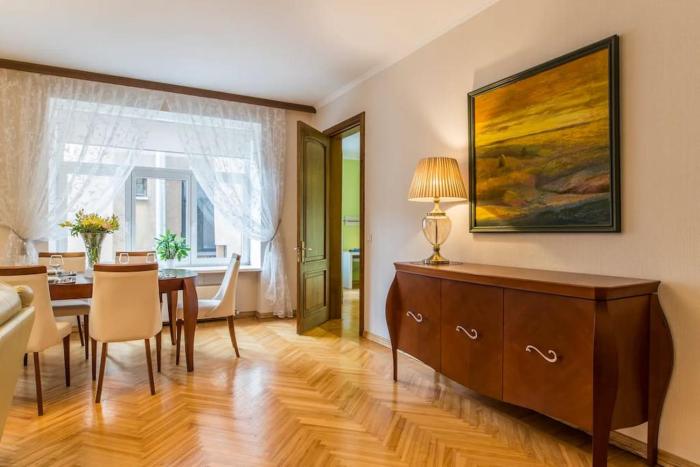 Sunny flat in art nouveau area
