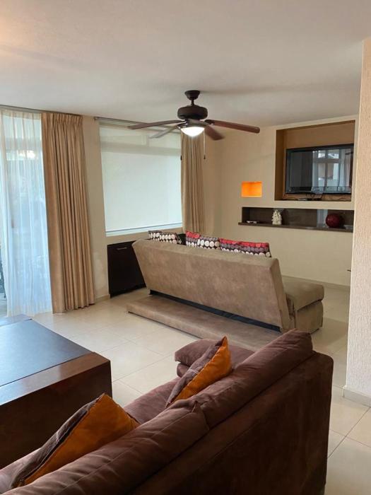 Costa Dorada Condo 101 Frente a la Playa