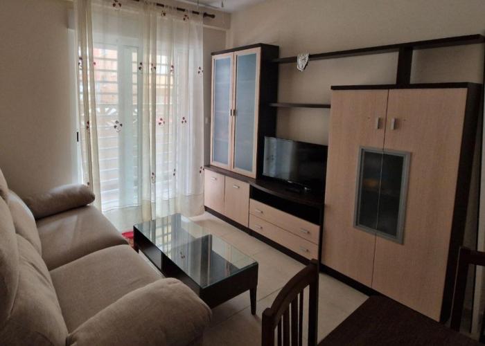 Lovely Beach flat, ground floor, with fast WiFi, AC and Heating