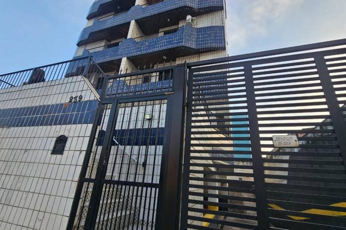 Apto a 200 metros da praia