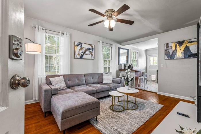 East Hill Oasis Near Beaches & Downtown