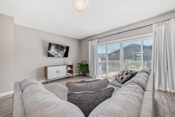 Bright Pet Friendly SE Calgary Home