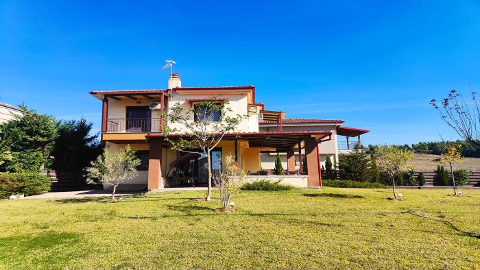 Sunny Private Villa in Sani Beach, 4 bedroom