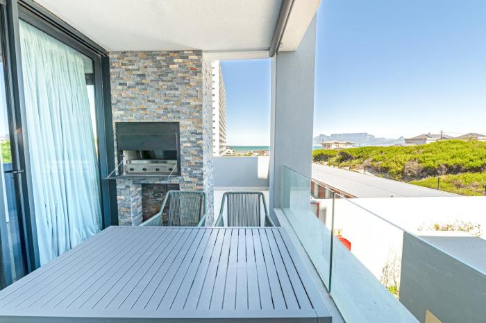 Beachfront Apartment with wrap around terrace in Blouberg, 04 Azul