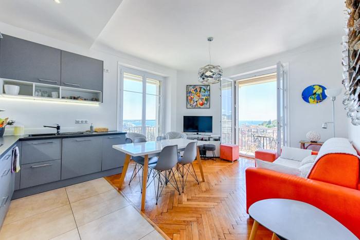 LE SINATRA splendide vue mer panoramique et balcon, idéal pour des séjours de loisirs ou business