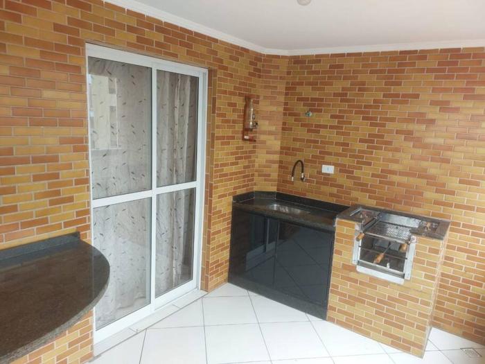 Apto em Canto do Forte 50 m da praia