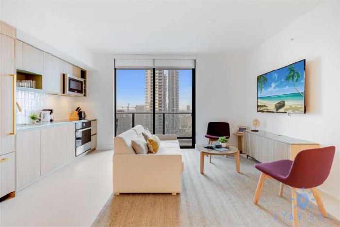 Modern Apartment 2BR-2BTH- Pool & Gym