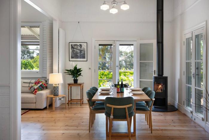 Mafic House- beautiful views, hot tub and pool