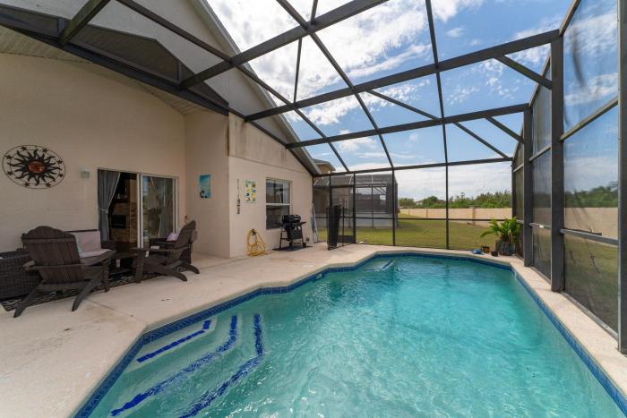 4BD Home Toy Story Mickey with Pool and Game Room