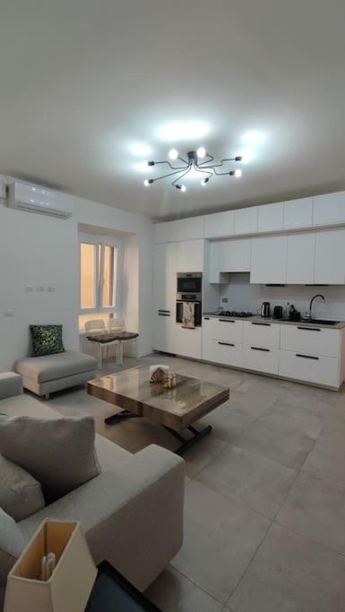 SamDoms Home City Station termini Rome