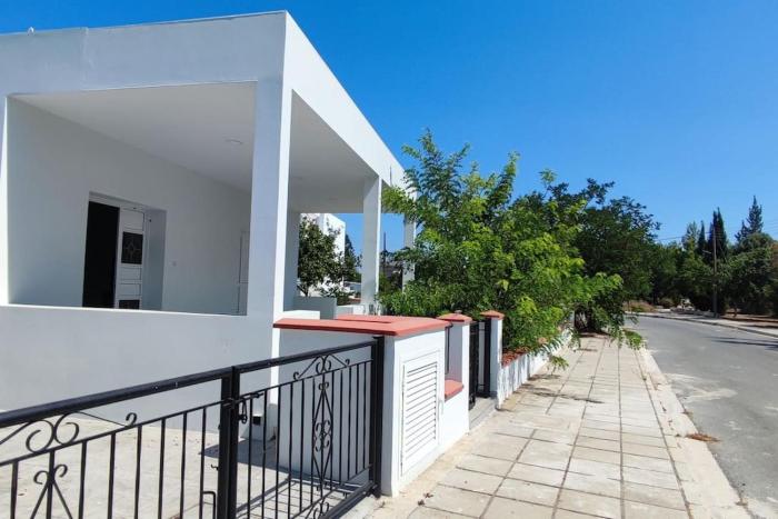 Bungalow House Kiti, seaside