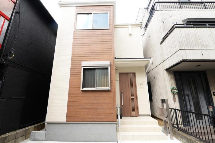 NYHotel 5 新宿2階建て4室1バスルーム1シャワー2トイレ