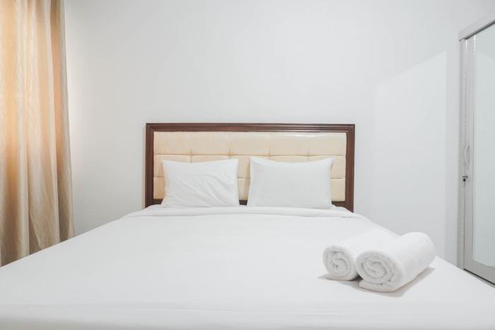 Compact and Strategic Studio Room Signature Park Grande Apartment By Travelio