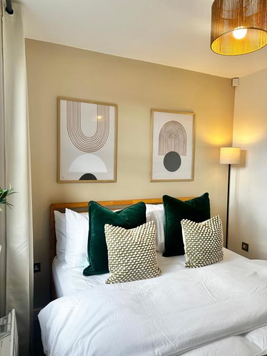 The Florist - 2 Parking Spaces! Close to Hospitals