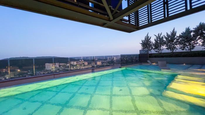 2 Mossaz skypool 5mins to 1U&Ikea at Empire City by Light House