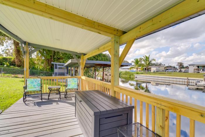 2 Mi to Lake Okeechobee Waterfront Home with Deck!