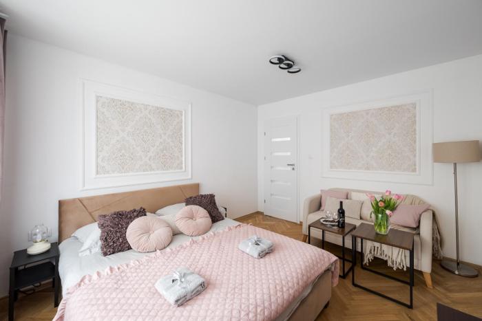 Best Central 2-BR Suite 200 m from Central Station with parking on site