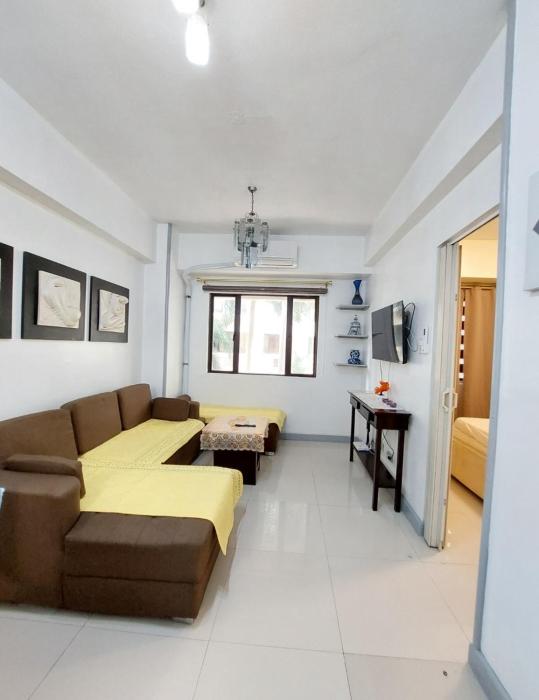 1BR Condotel - Forbes Town Road near St Lukes BGC Taguig