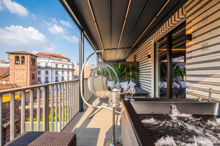 Terrazza con Jacuzzi e Vista Iconica sul Duomo