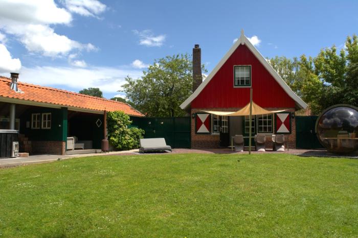 De Appelbloesem 6-persoons met overdekte hottub, barrelsauna, lounge, wifi