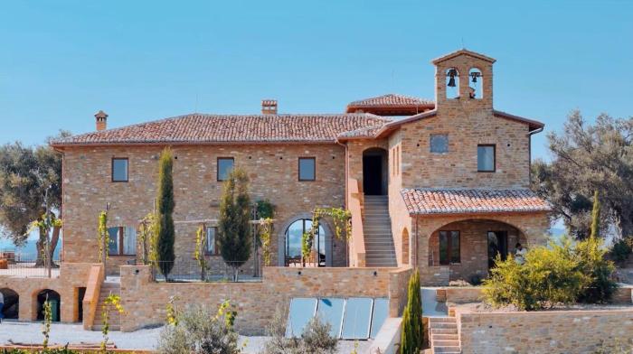 Sacro e Profano Albania