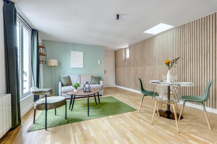 Montmartre l Close to Sacré-Coeur & Rue des Abbesses