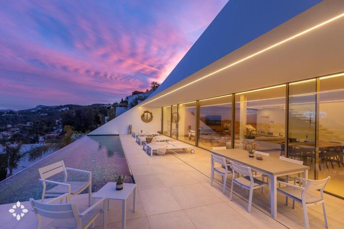 Villa Roca Blanca by Abahana Luxe