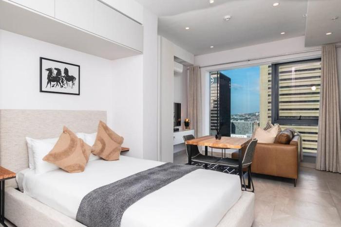 Style & Comfort at The Rubik - 2102B