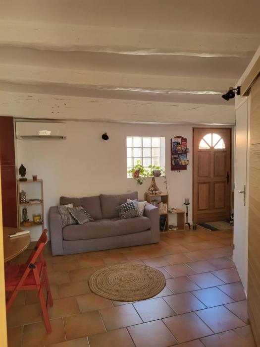 Studio à deux pas du village