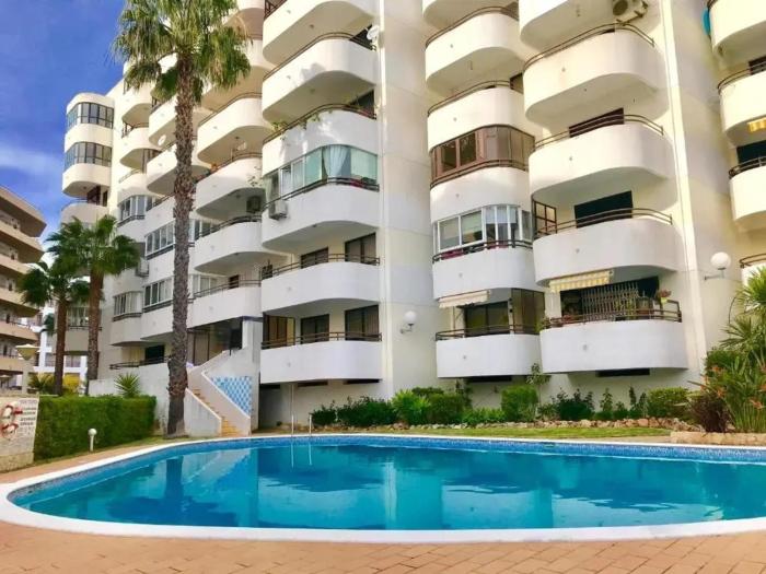 Modern apartment in Vilamoura with shared pool