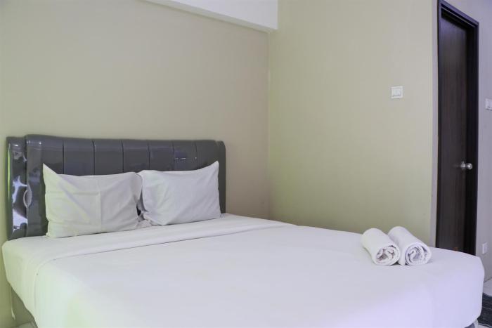 Simply Look Studio Room at Mont Blanc Bekasi Apartment By Travelio