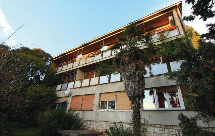 1 Bedroom Awesome Apartment In Pula
