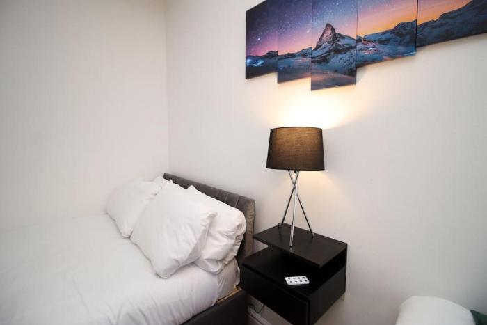 Beautiful spacious flat near city centre with Free Parking