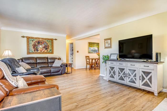 about 10 Mi to Dtwn Indianapolis Home with Game Room!