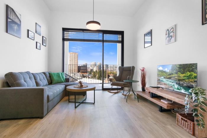 Apt w Downtown View & Garage Parking