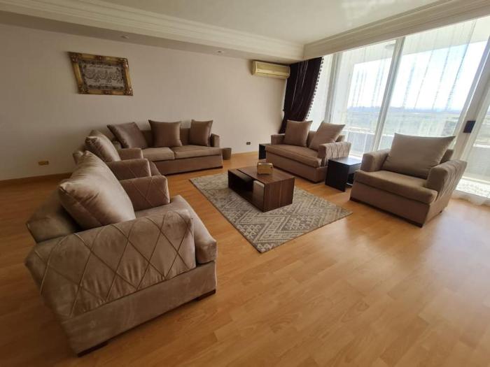 شقه فاخره 230 م علي النيل