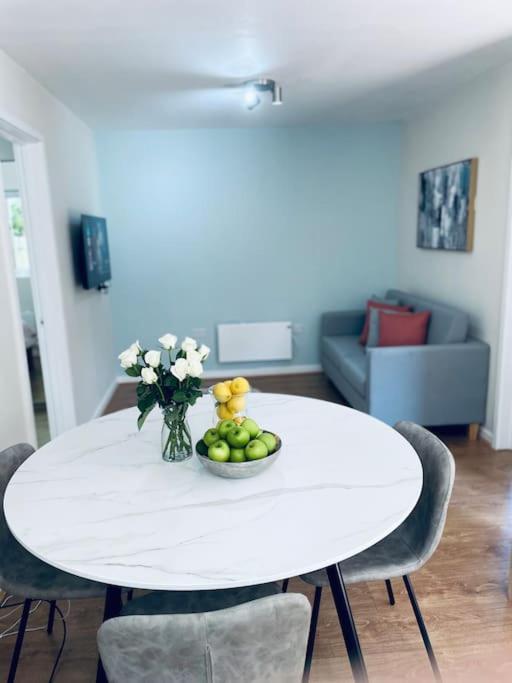 Ivy Cottage Two Bedroom & Garden in Temple Fortune