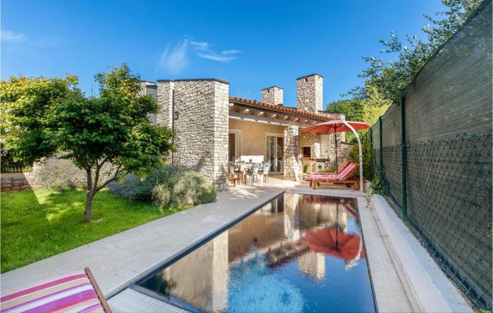 2 Bedroom Nice Home In Fazana