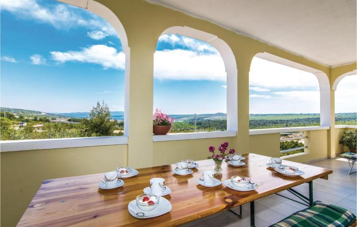 Three-Bedroom Apartment In Slivnica