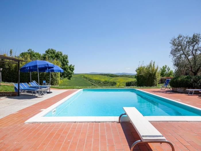 Flat with swimming pool and air conditioning