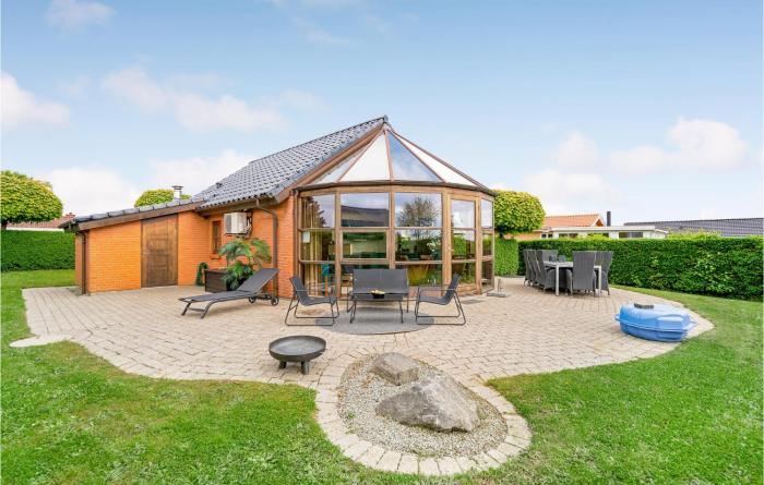 Two-Bedroom Holiday Home In Hejls