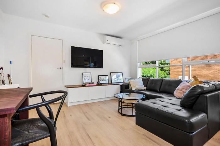 The Nest Elwood - 1BR Apt with Free Parking