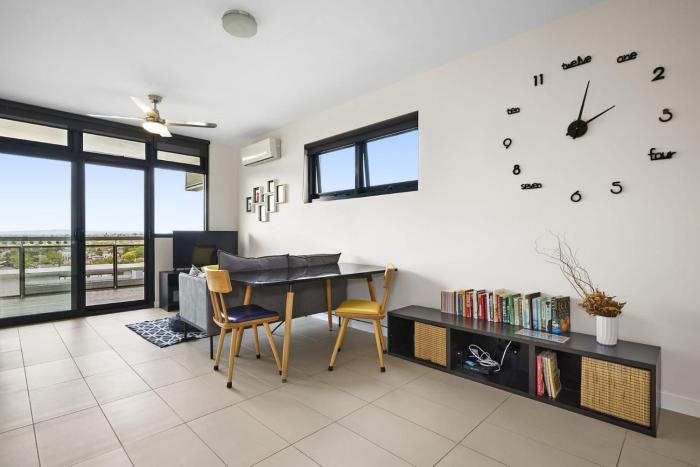 Coburg Loft - Modern 1 Bed Apartment