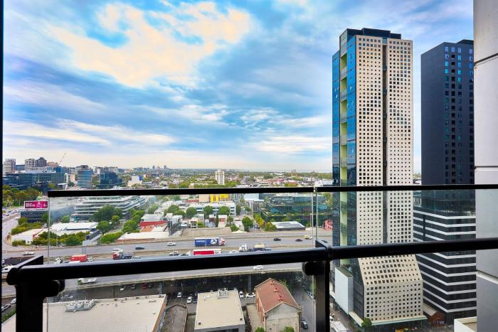 Sunny Southbank Retreat With City Views