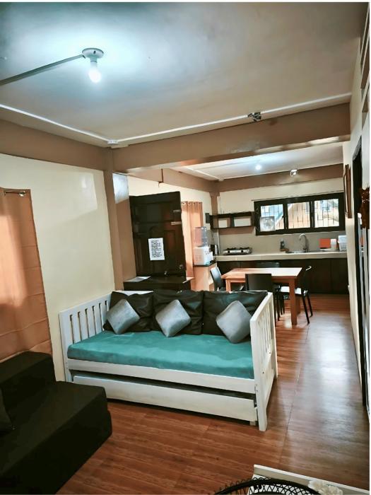 15-20Pax 9 Beds BisGroot Baguio Transient House