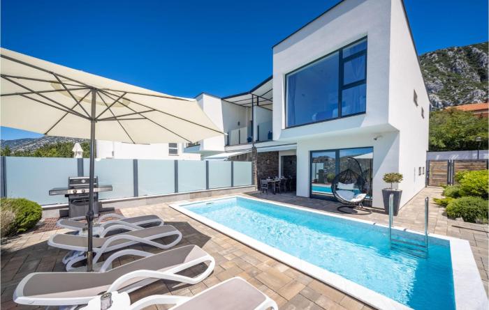 4 Bedroom Amazing Home In Kostelj