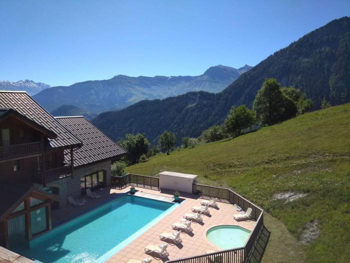 Studio 4 personnes pied des pistes avec piscine