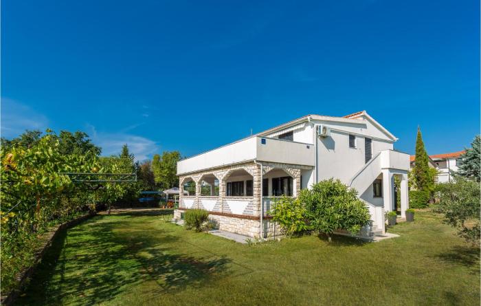 Beautiful Apartment In Pinezici