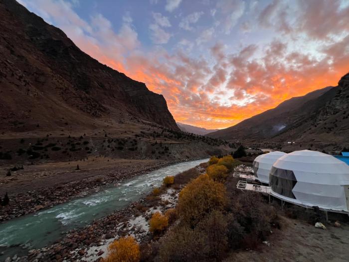 YOLO Outdoors - Riverside Luxury Domes, Jispa